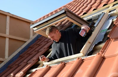 Pose de fenêtres de toit Velux à Séneujols